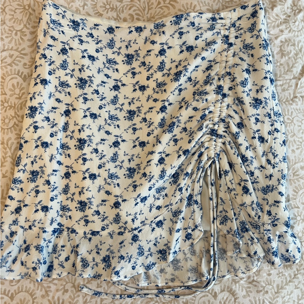 Forever 21 floral mini skirt SIZE: S